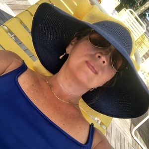 Meet your Posher, Lucy